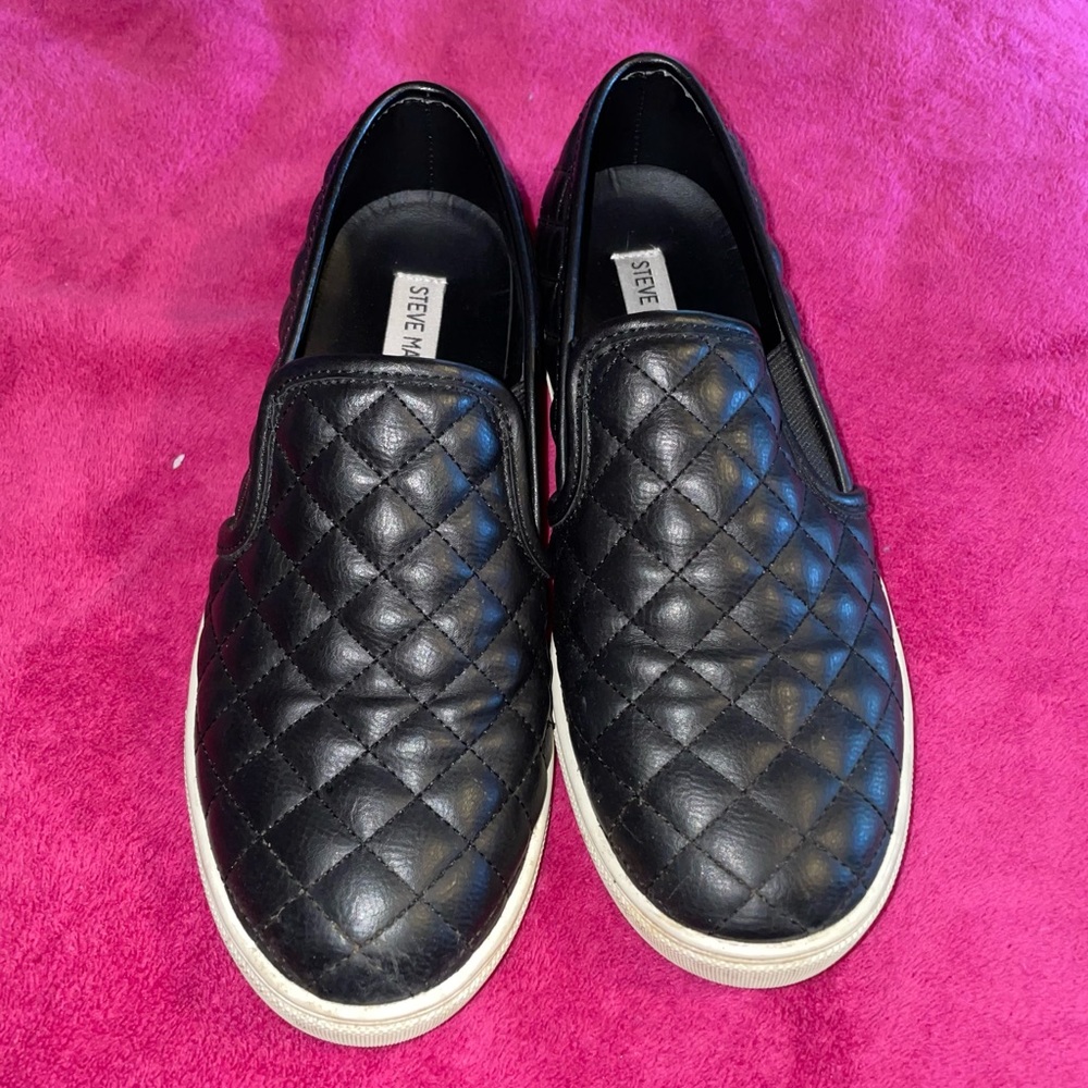 Steve Madden black flats/ slip ons Ecentrcq.